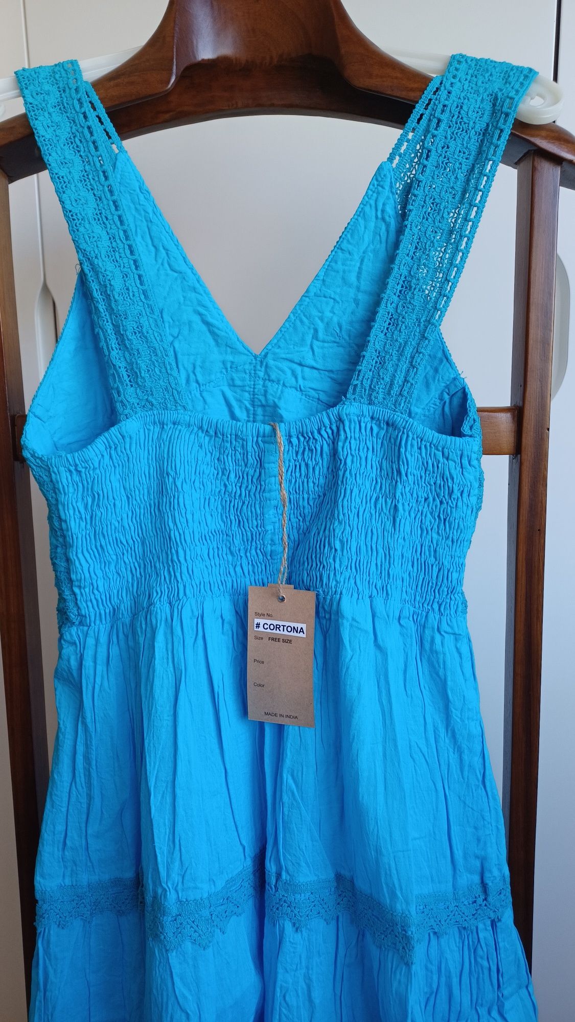 Vestido midi com renda