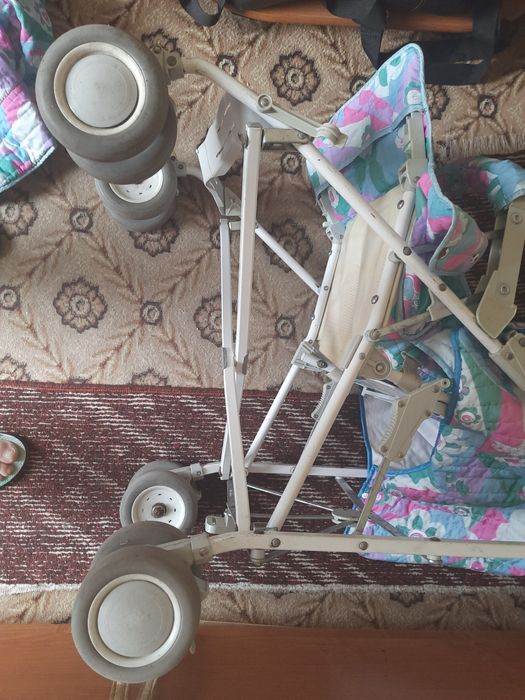 Продаю коляску детскую. Складную.