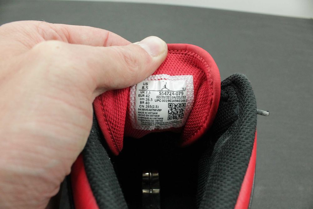 Шкіряні чоловічі кросівки Nike Air Jordan 1 Mid Оригінал Розмір 42