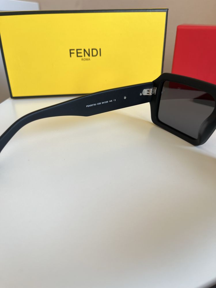 Óculos de Sol Fendi – Novos, com caixa completa