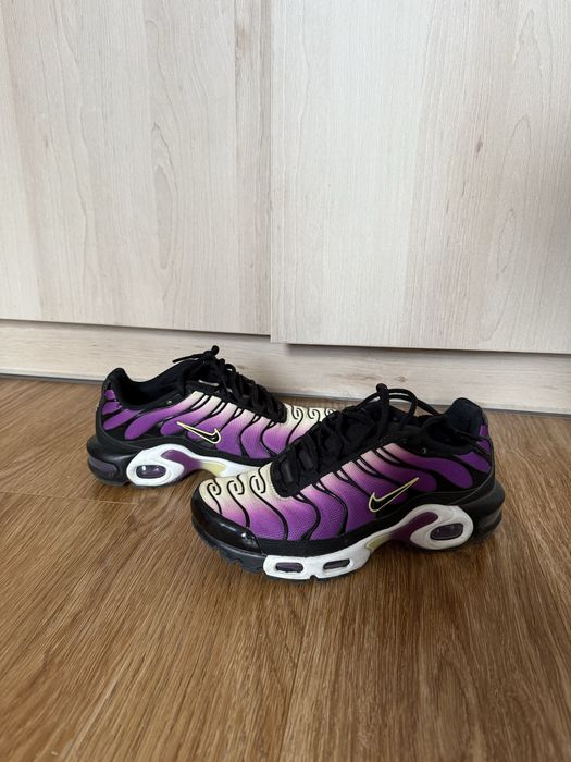 Оригінальні жіночі кросівки Nike Air Max Plus “Bold Berry Citron Tint”
