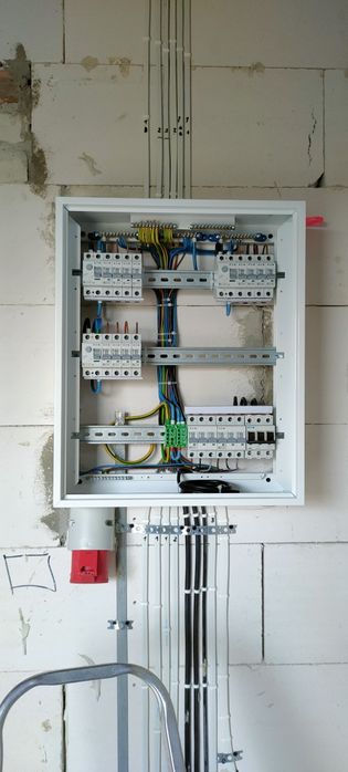 Elektryk tanio 45zł Radom okolice usługi elektryczne instalacja