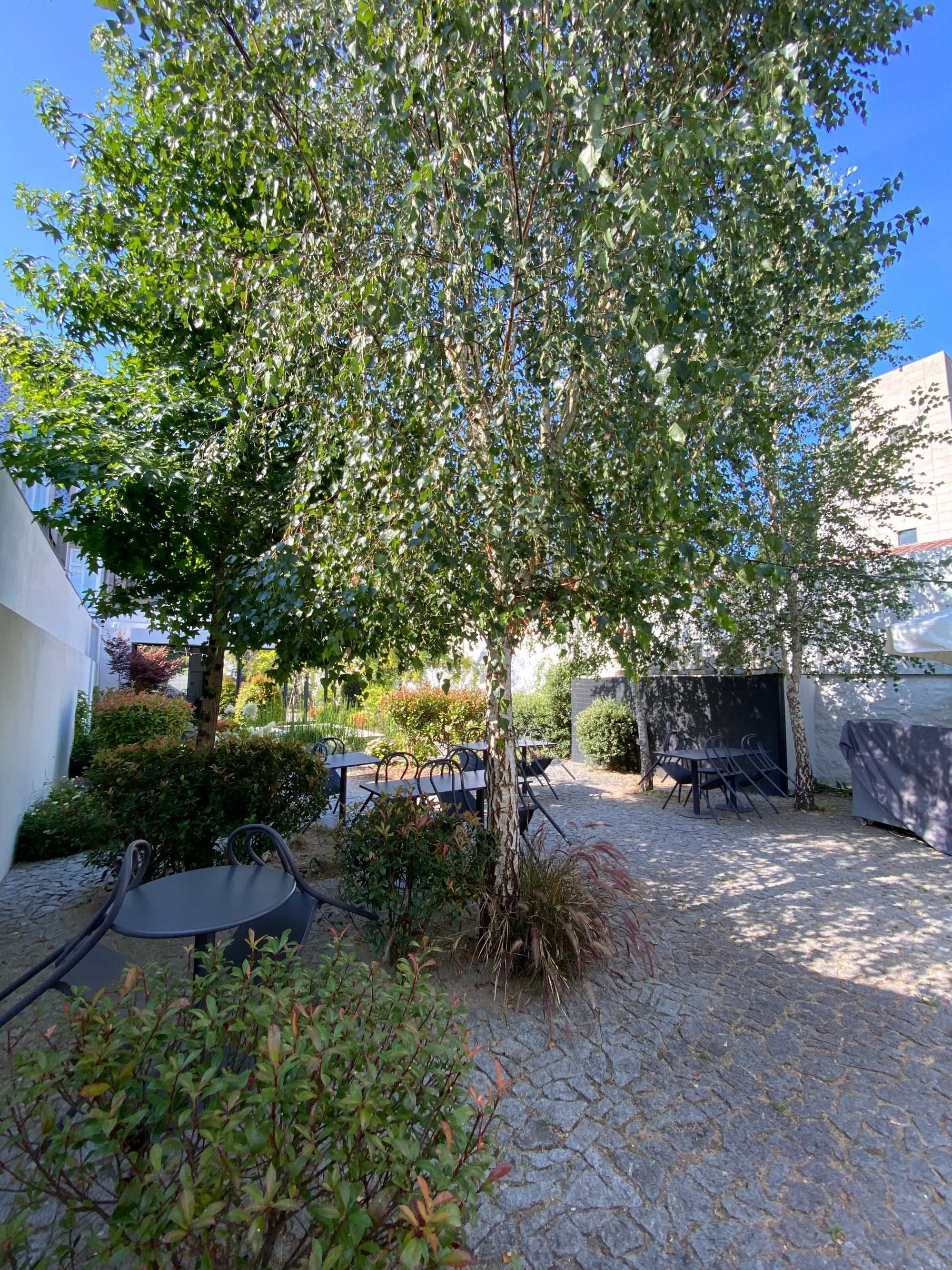 Aluga-se Jardim e Casa Privados p/ eventos: Festas, Casamentos, Etc...