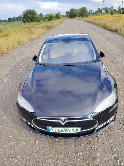 Tesla Model S 2014