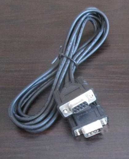 Cabos de ligação diversos e adaptadores (USB, porta serie, etc.)