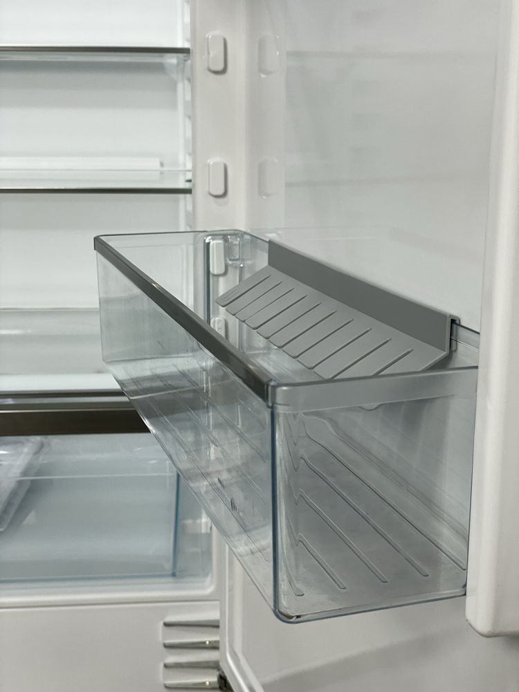 Premium Вбудований холодильник Miele KFN 7734