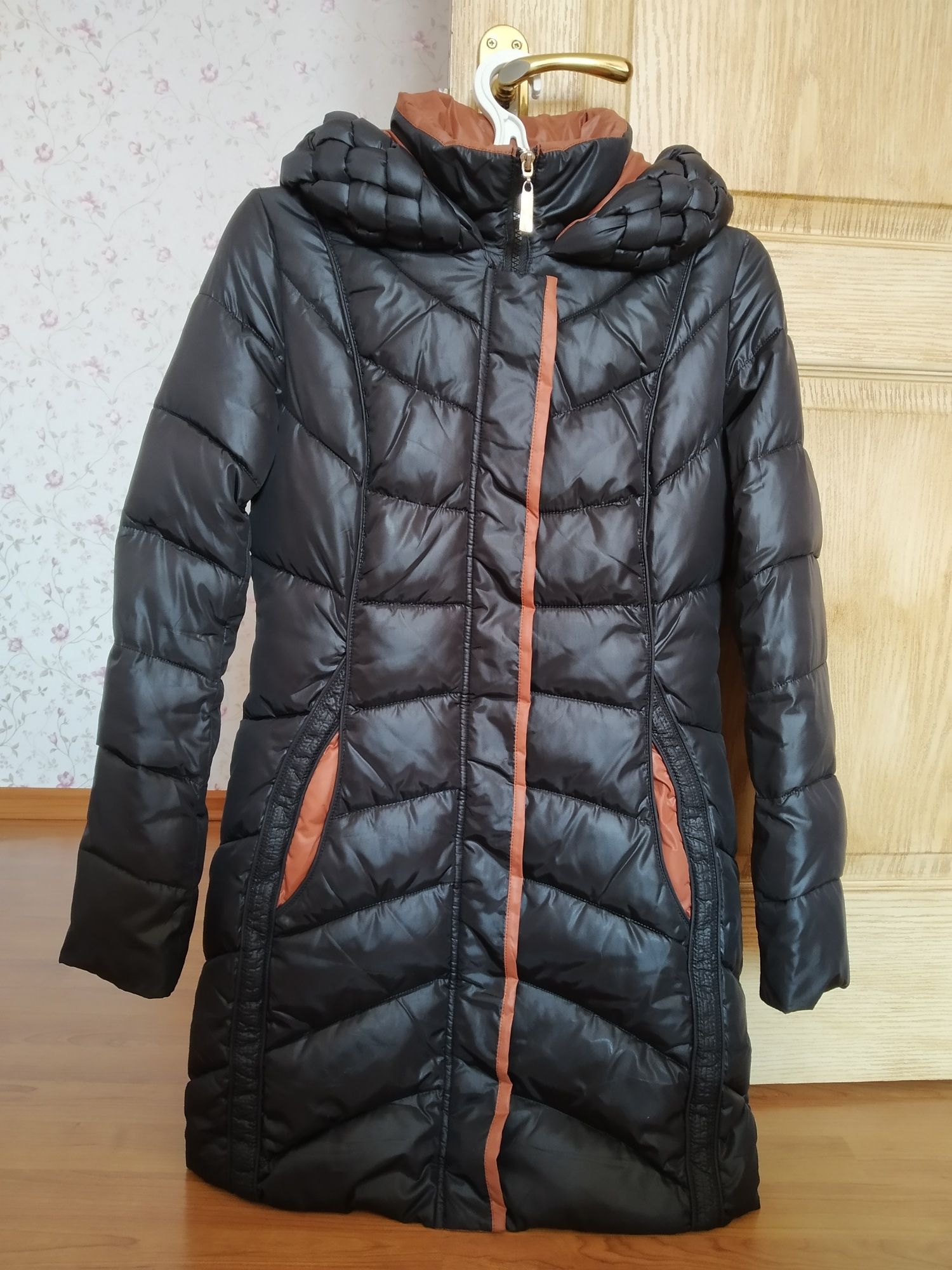 Пальто женское, зимнее. 42/S