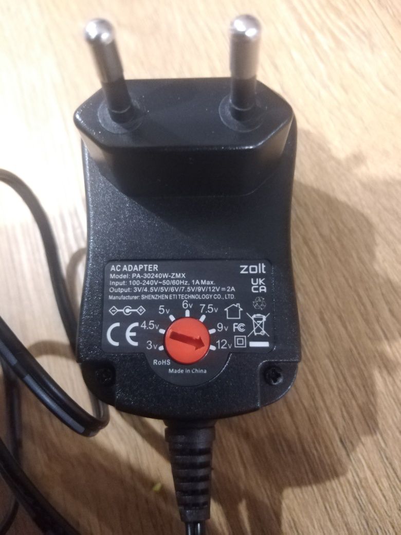Zasilacz adapter.
