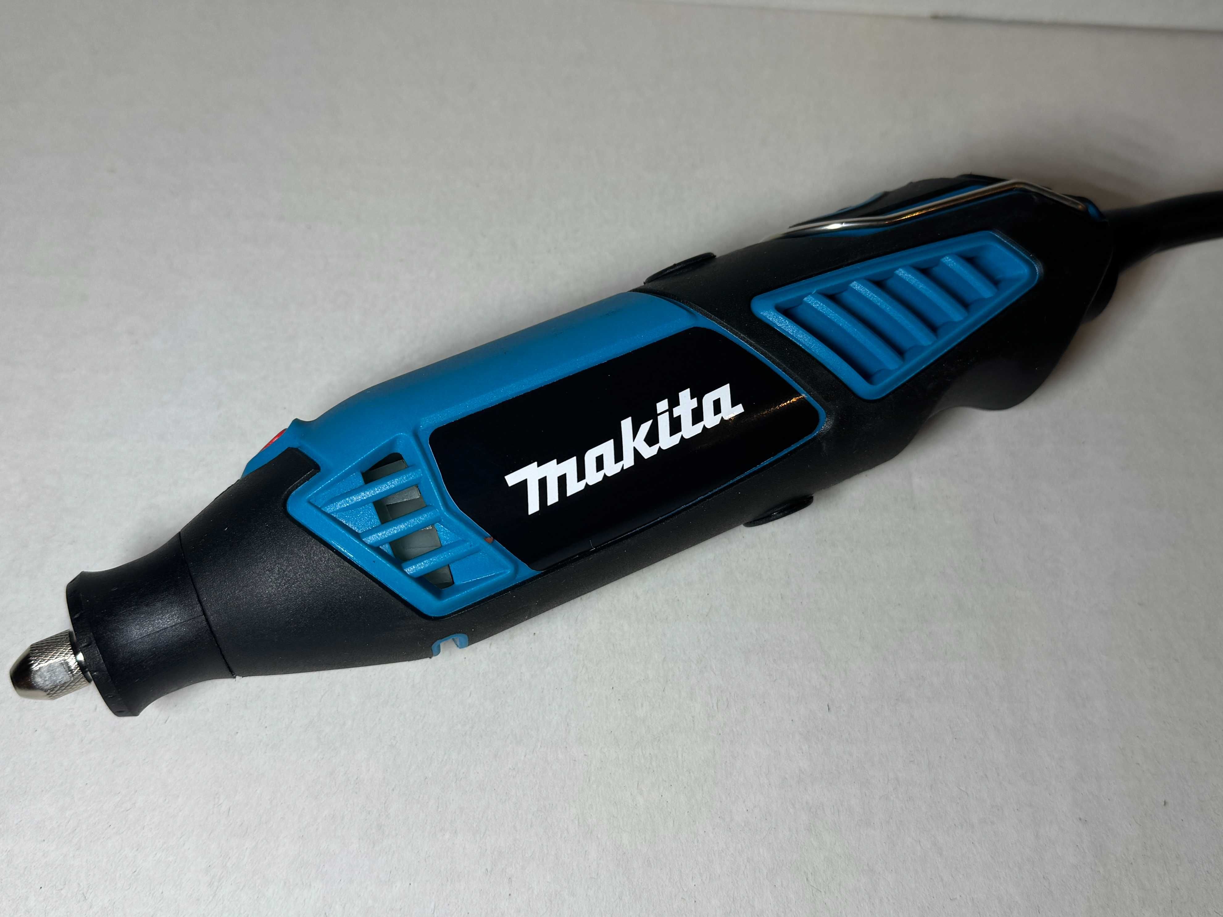 Гравер Makita GD0205 (+гнучкий вал + 200 насадок)