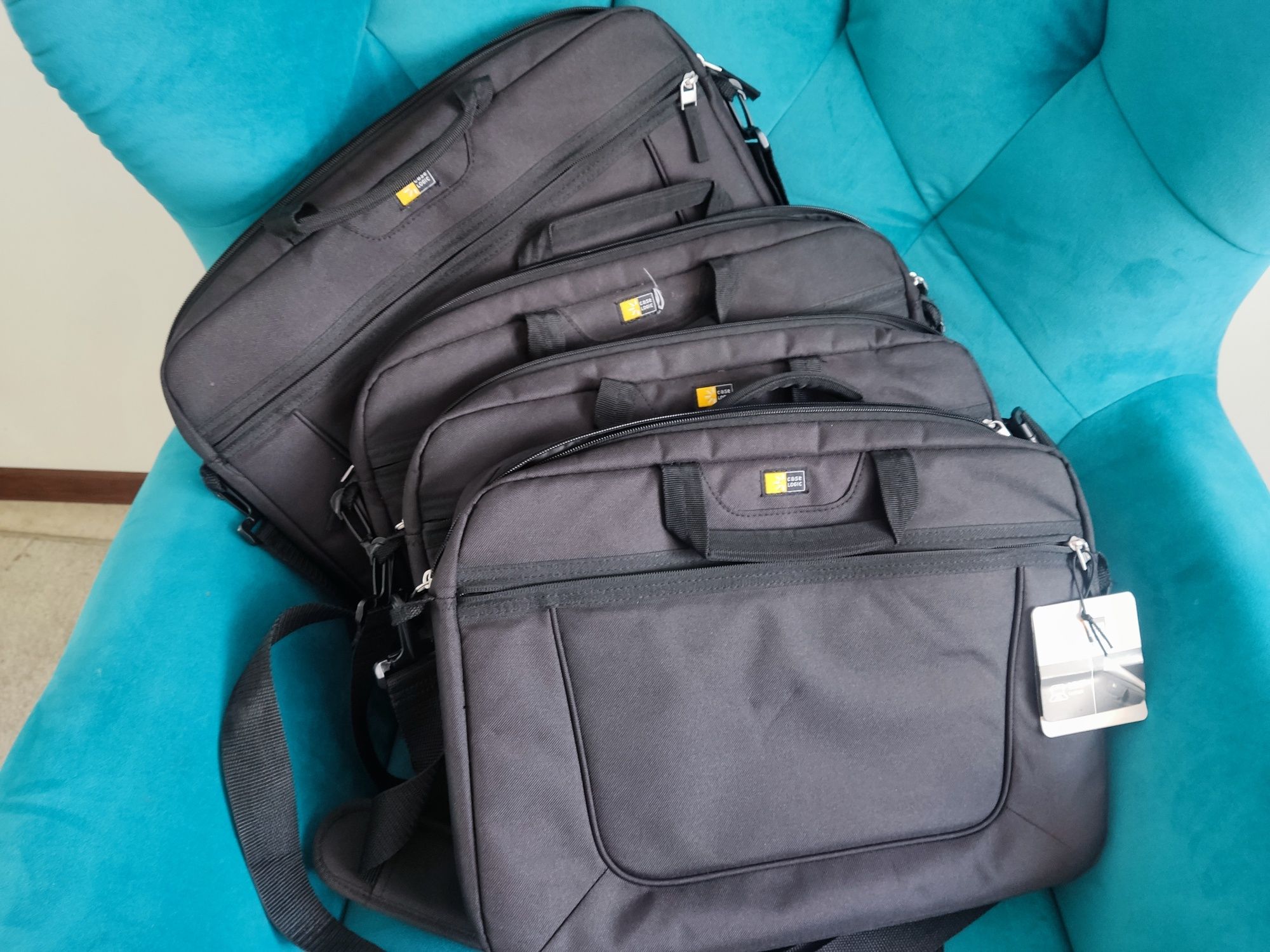 Torby na laptopa logic case od 15 do 17 cali