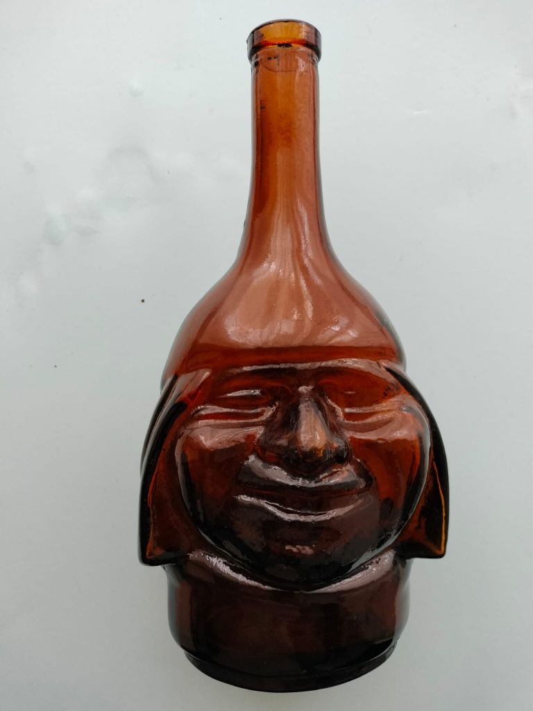 Garrafa, inca, sem conteúdo.