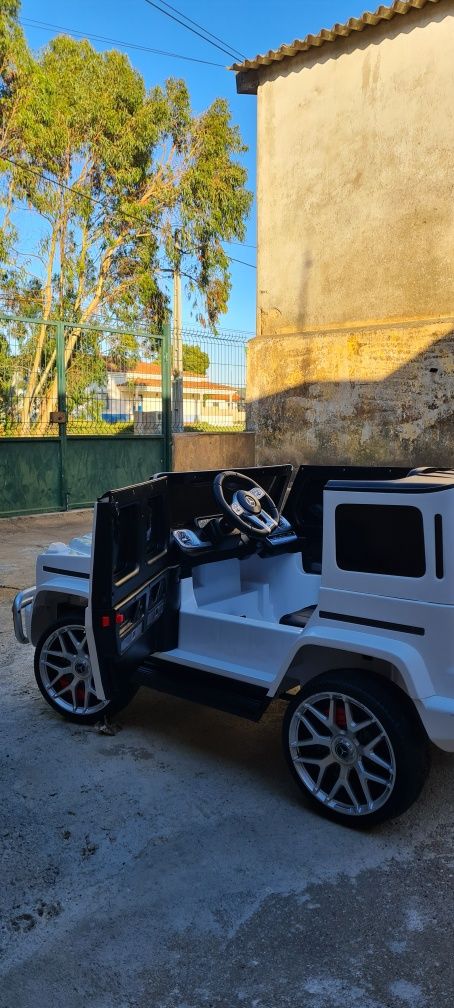 Carro para criança ate 7 anos...tem garantia mais um ano..