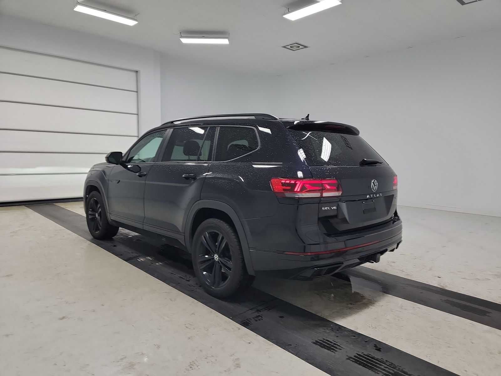 Продаю Volkswagen Atlas V6 SEL R-Line Black 2023