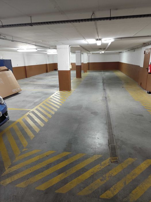 Lugar Garagem Montes Caulinos  Senhora da Hora Matosinhos