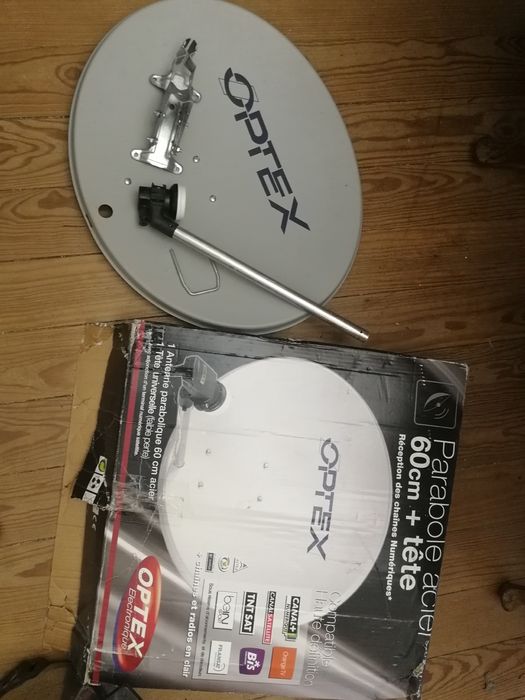 Antena Parabolica de 60 cm, com braço, captador e apertos.