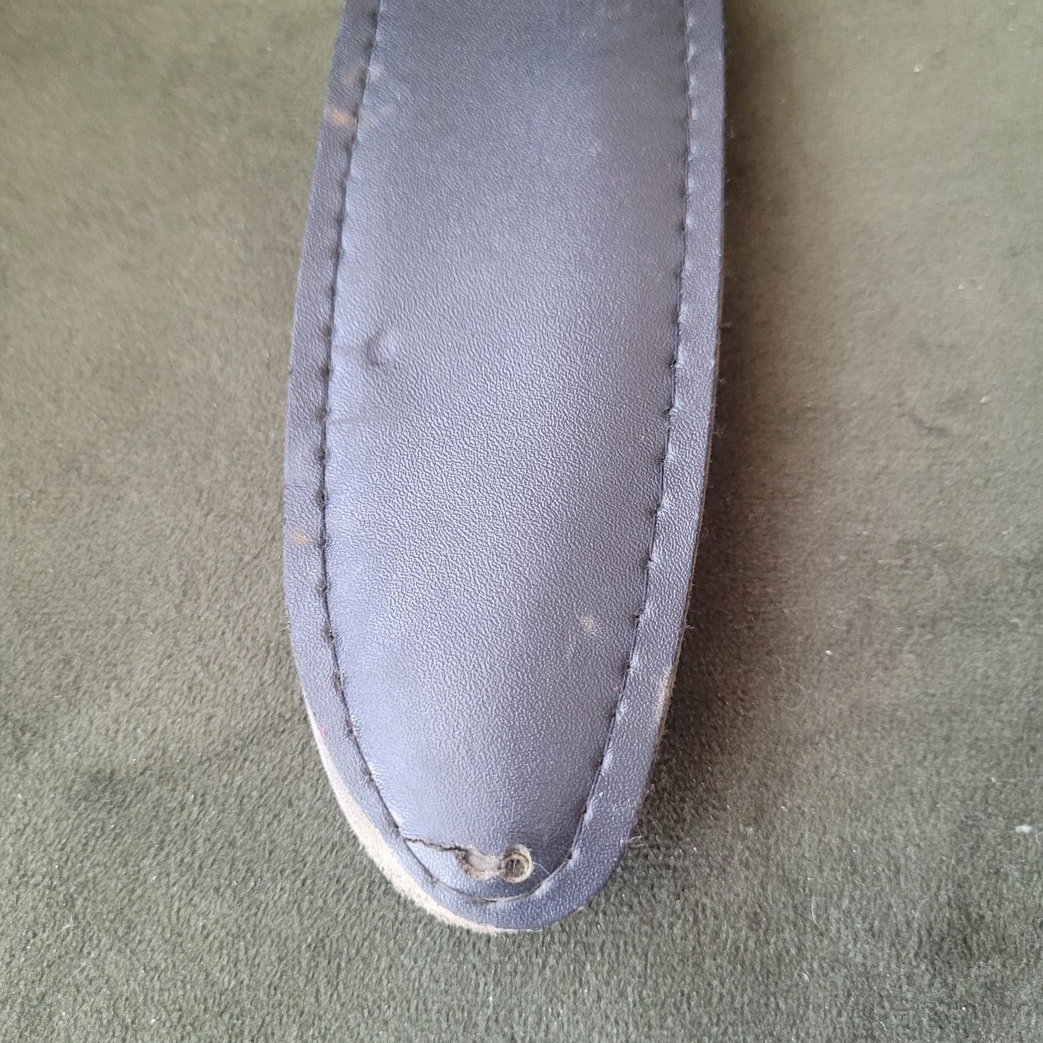 Nóż z etui oraz mini kompasem i krzesiwem