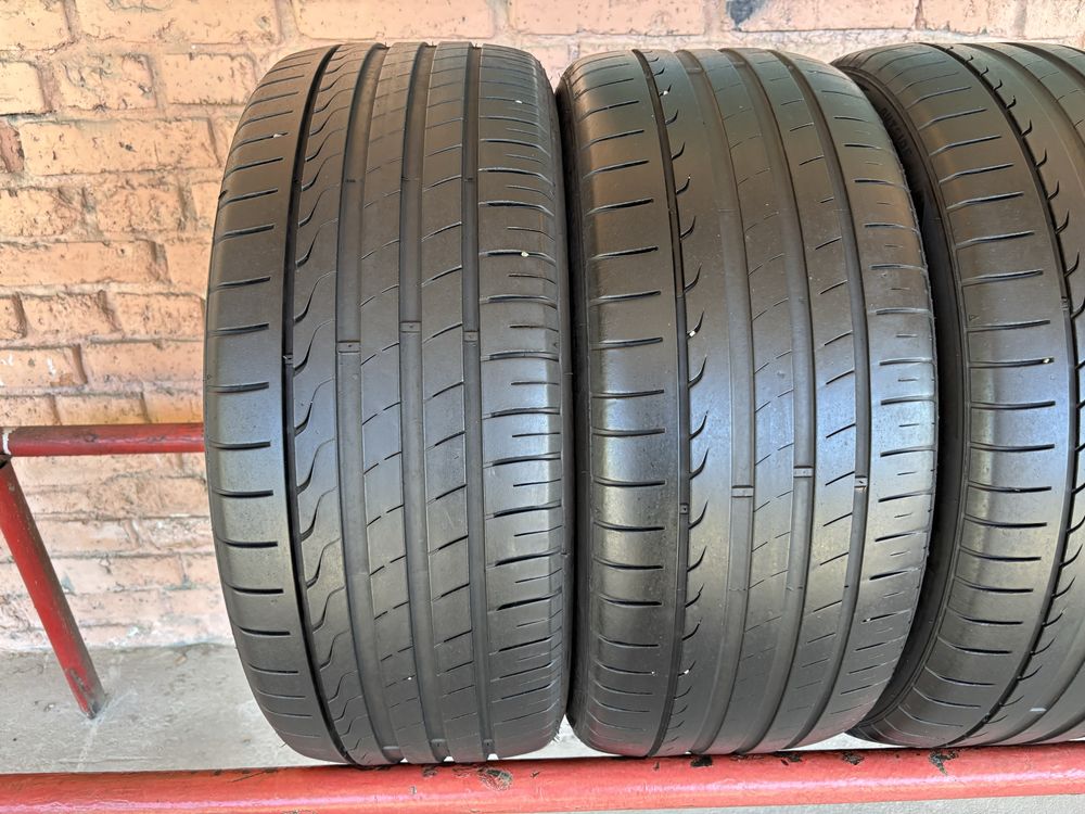 Комплект літніх шин 235/45R18