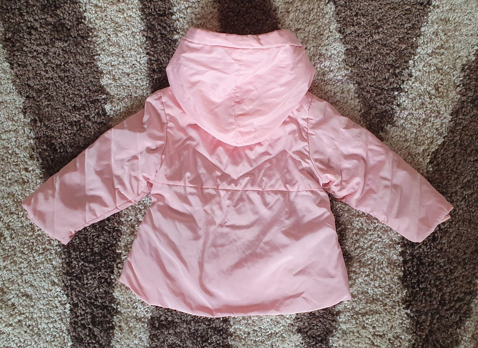 Ніжно-рожева куртка на весну, на вік 1-1,5 р.
80-86 см