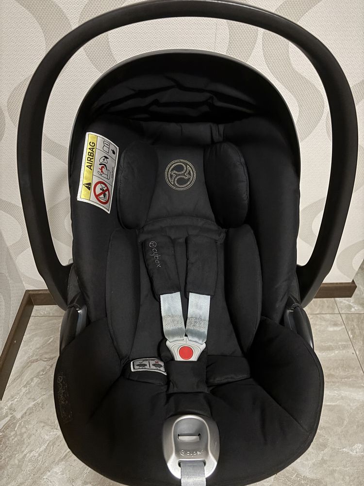 Автокрісло Cybex Cloud Z Deep Black ідеальний стан