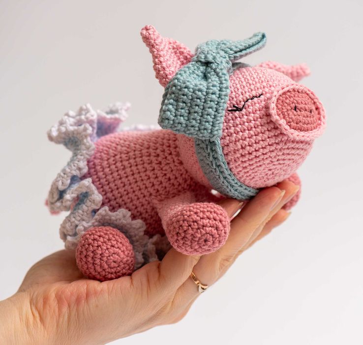 Maskotka ręcznie zrobiona (szydełkiem) - świnka.