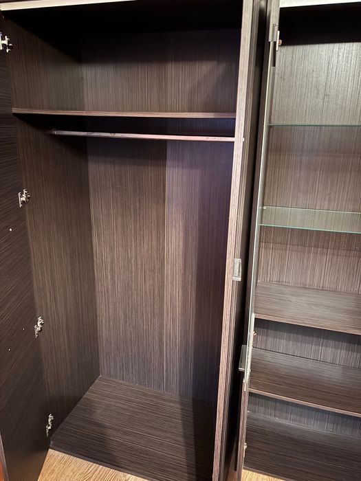 Witrynka, szafa, 2 stoliki nocne, komoda