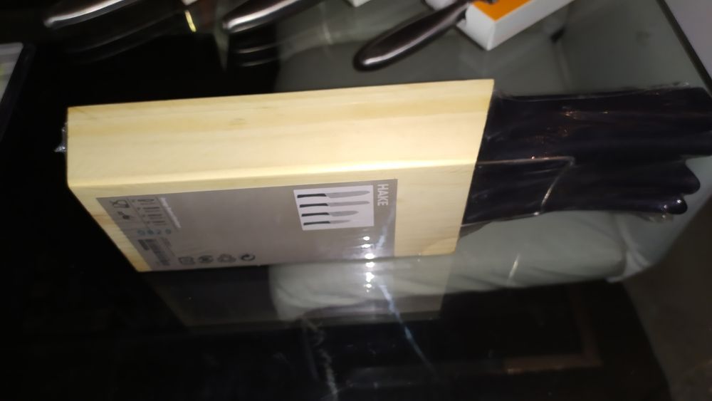 Conjunto novo de facas em base Madeira c/ suporte p/ pendurar