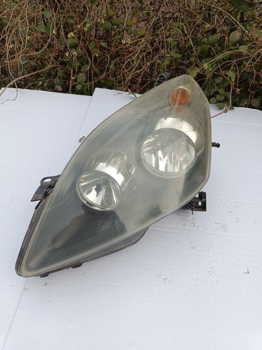 Lampa lewa przednia Opel Zafira B