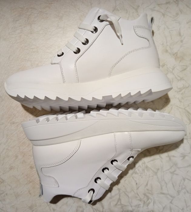 Кроссовки кожаные зимние женские.