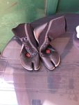 Bota neoprene Billabong de criança para surf.