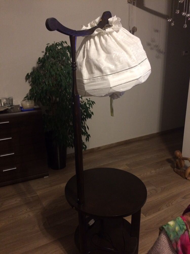 Lampa stojąca retro.