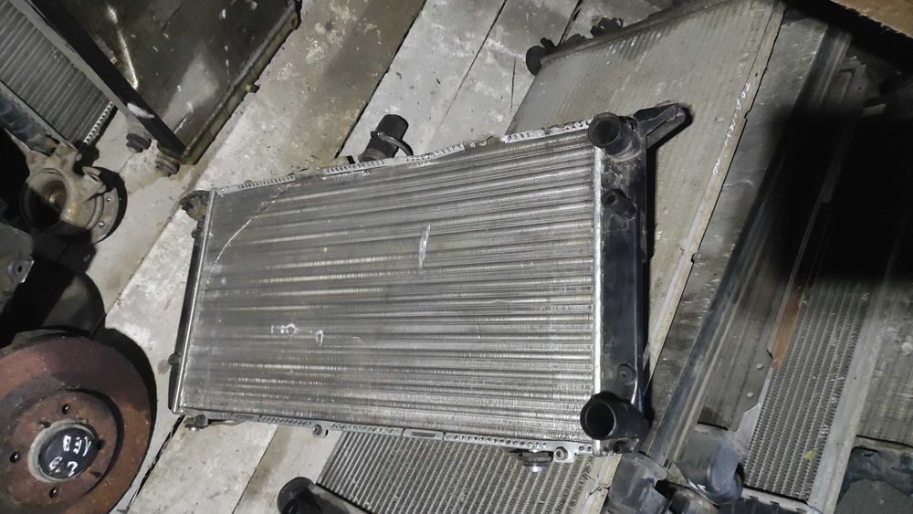 Радиатор двигателя Ауди 80
