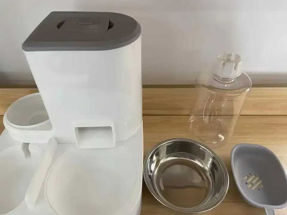 Дозатор їжі для котів та собак з автоматичною подачею корму та води