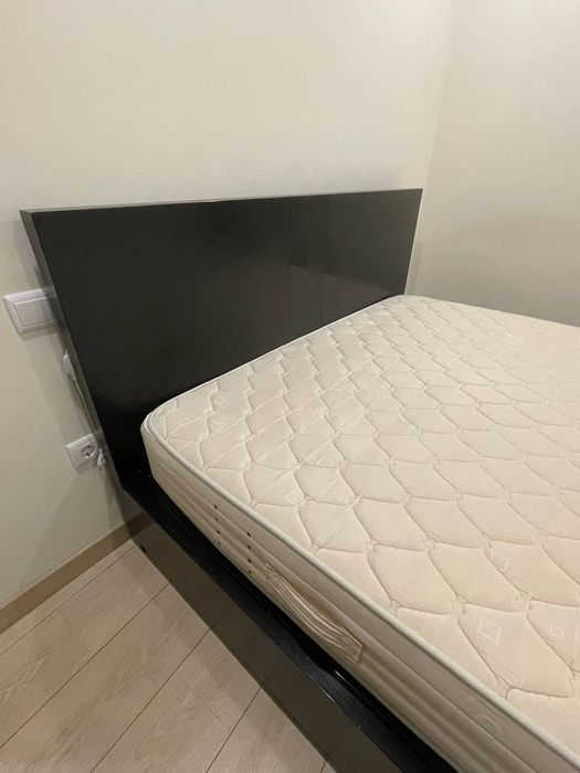 Cama de Casal em bom estado