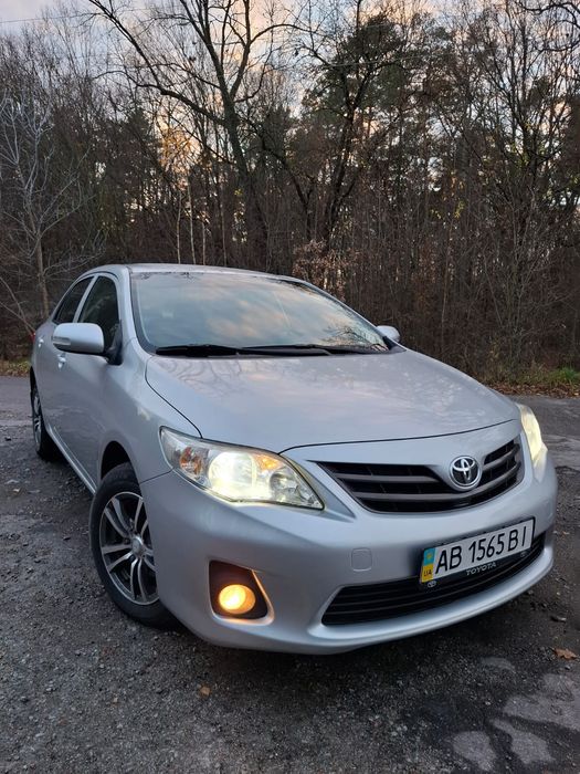 Автомобіль Тойота Корола 1.3          2010 рік