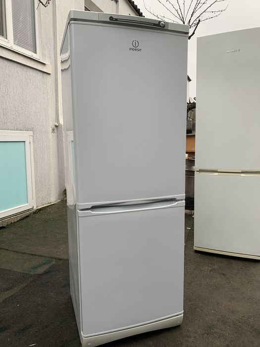 Холодильник Indesit