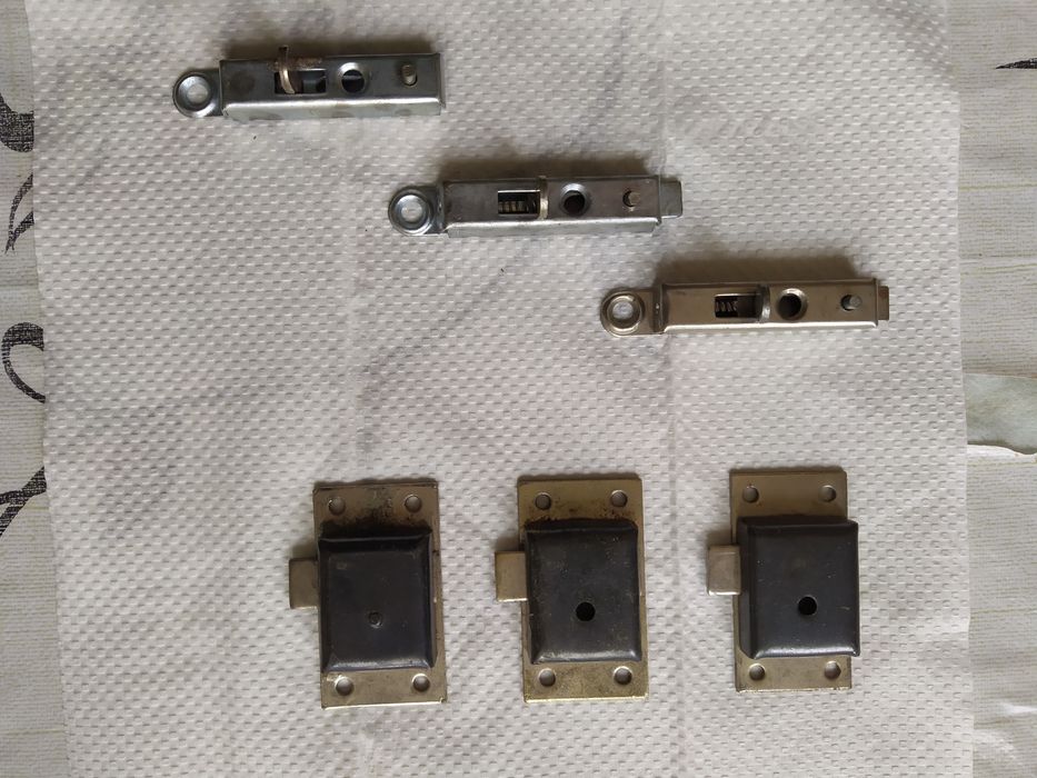 Фурнитура для мебели.