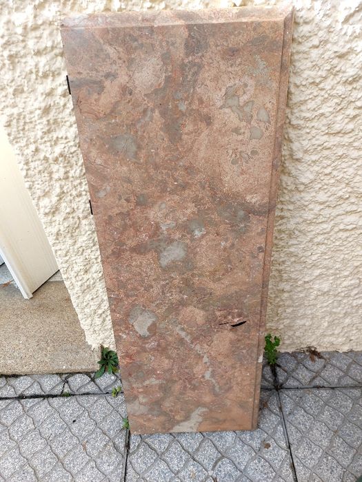 Pedra em mármore rosa