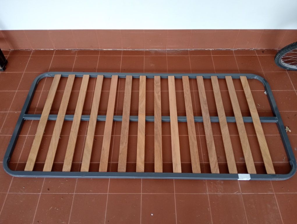 0: Estrado de metal 188x88cm (como novo)