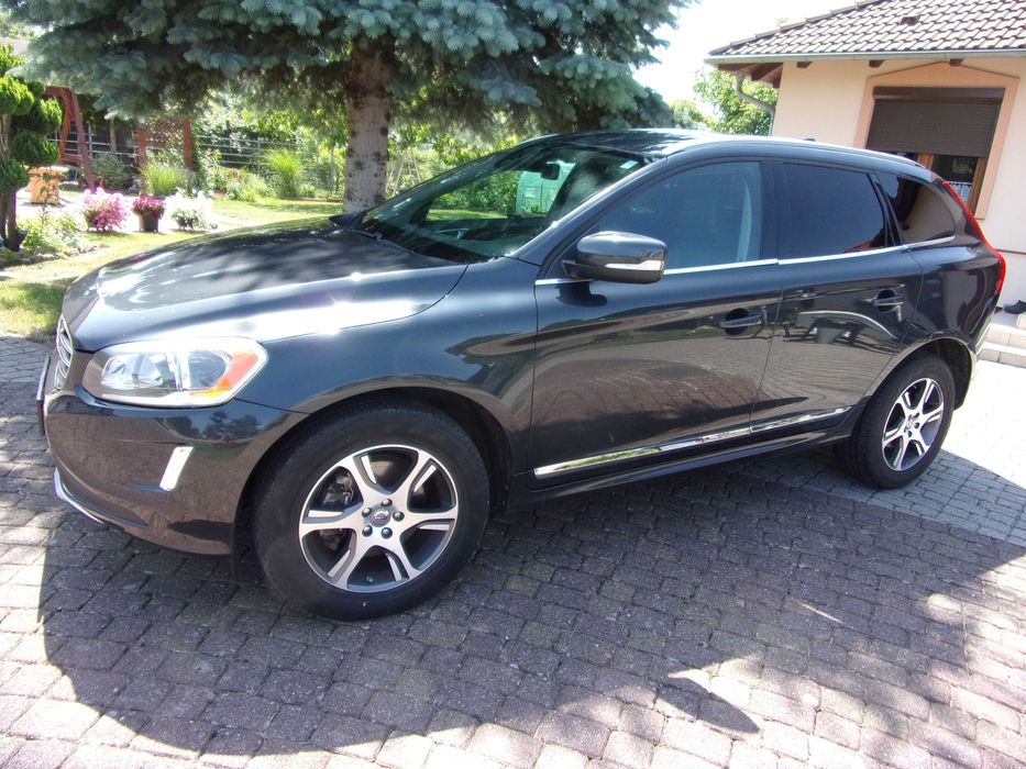 Volvo XC 60 T6 AWD Momentum Panorama 304 KM, napęd 4x4