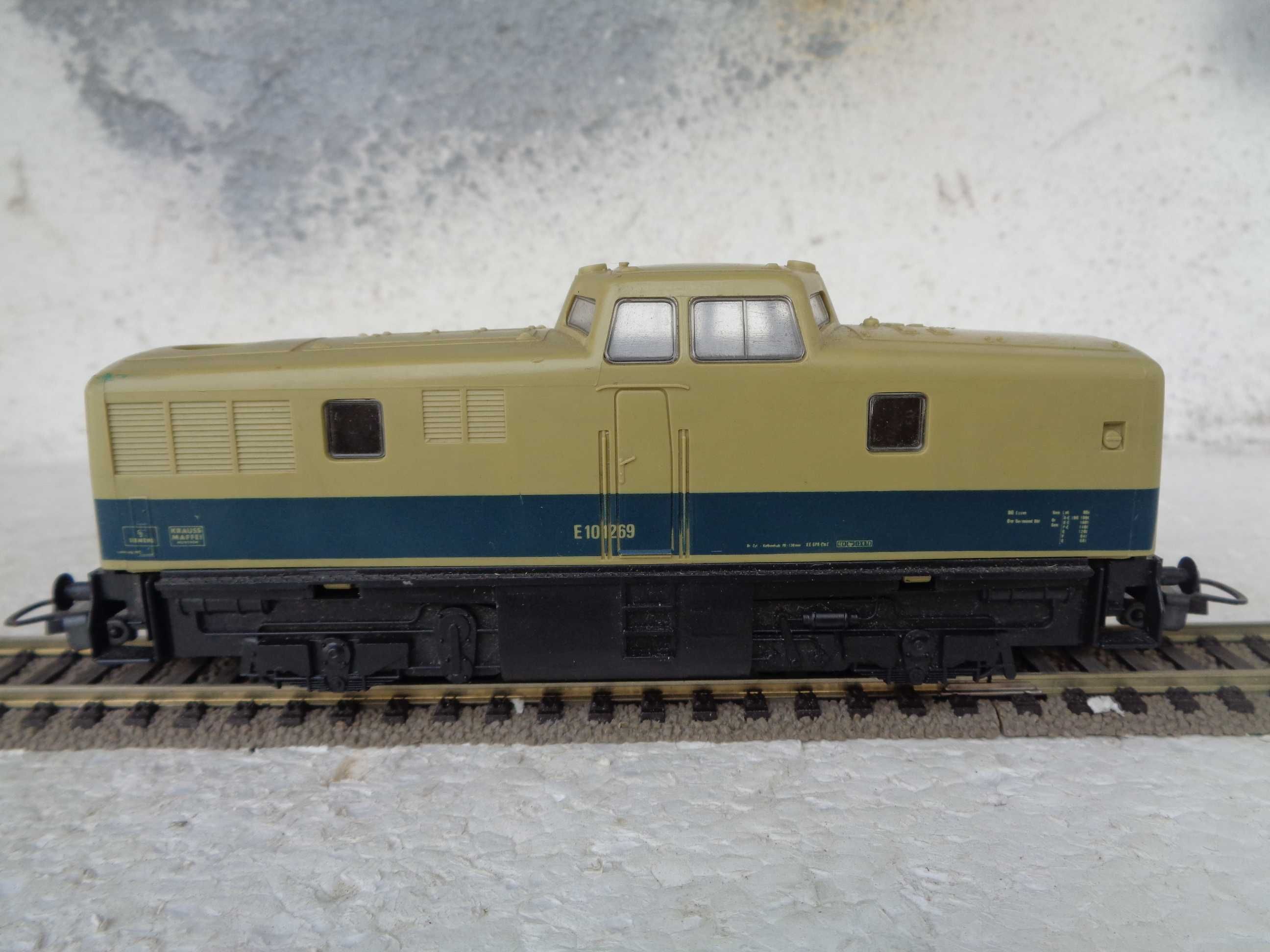 1:87 LIMA Locomotiva diesel E10 comboio