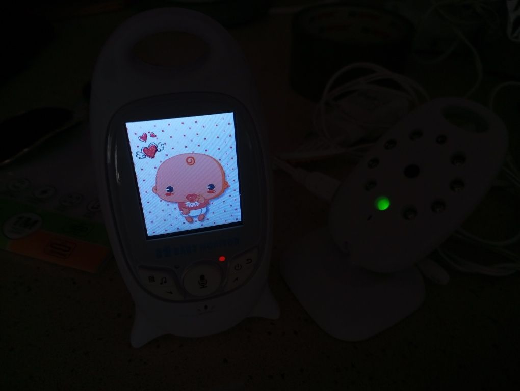 Baby monitor, câmera noturna, microfone, musicas etc
