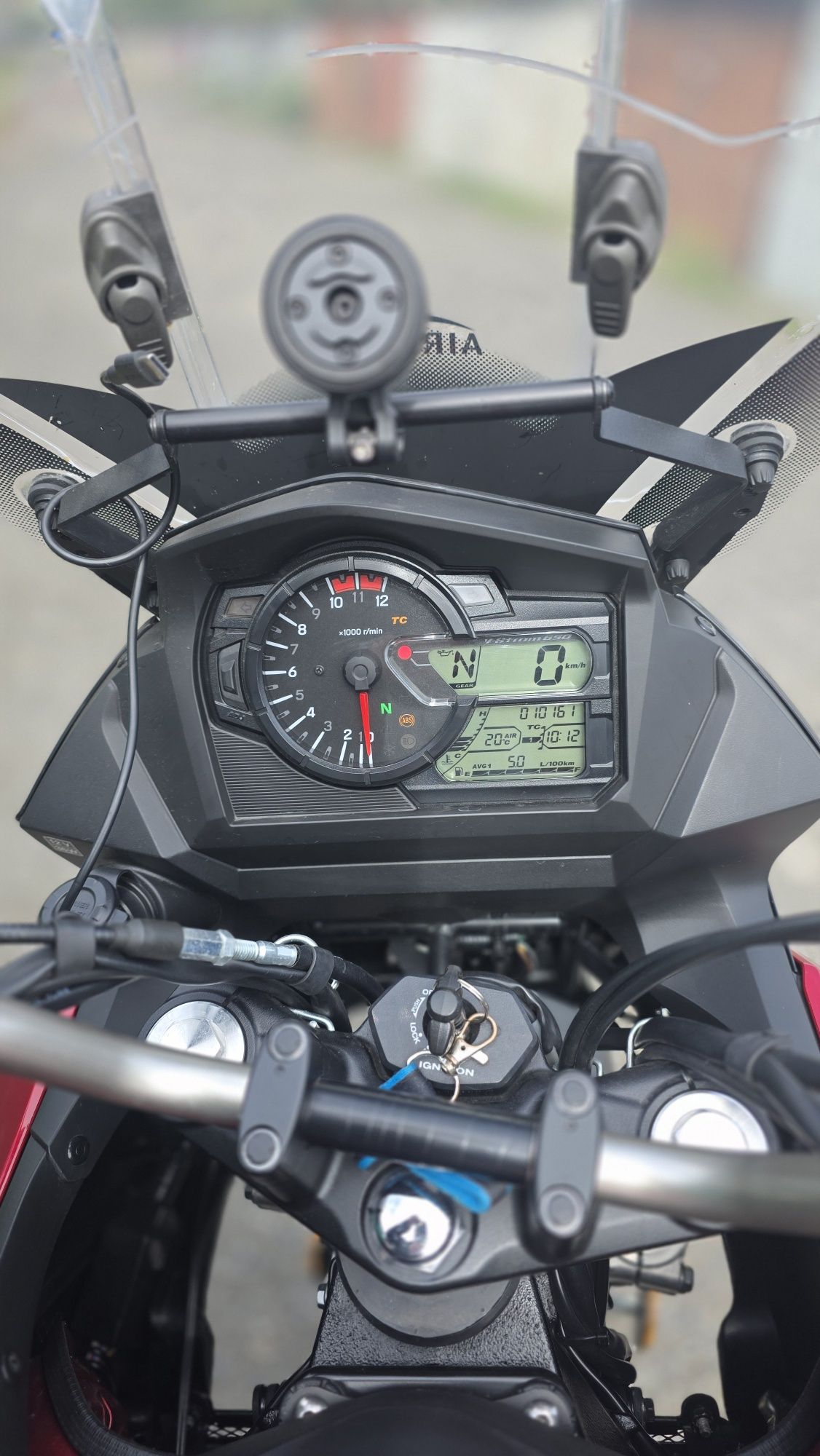 DL 650  V = STROM