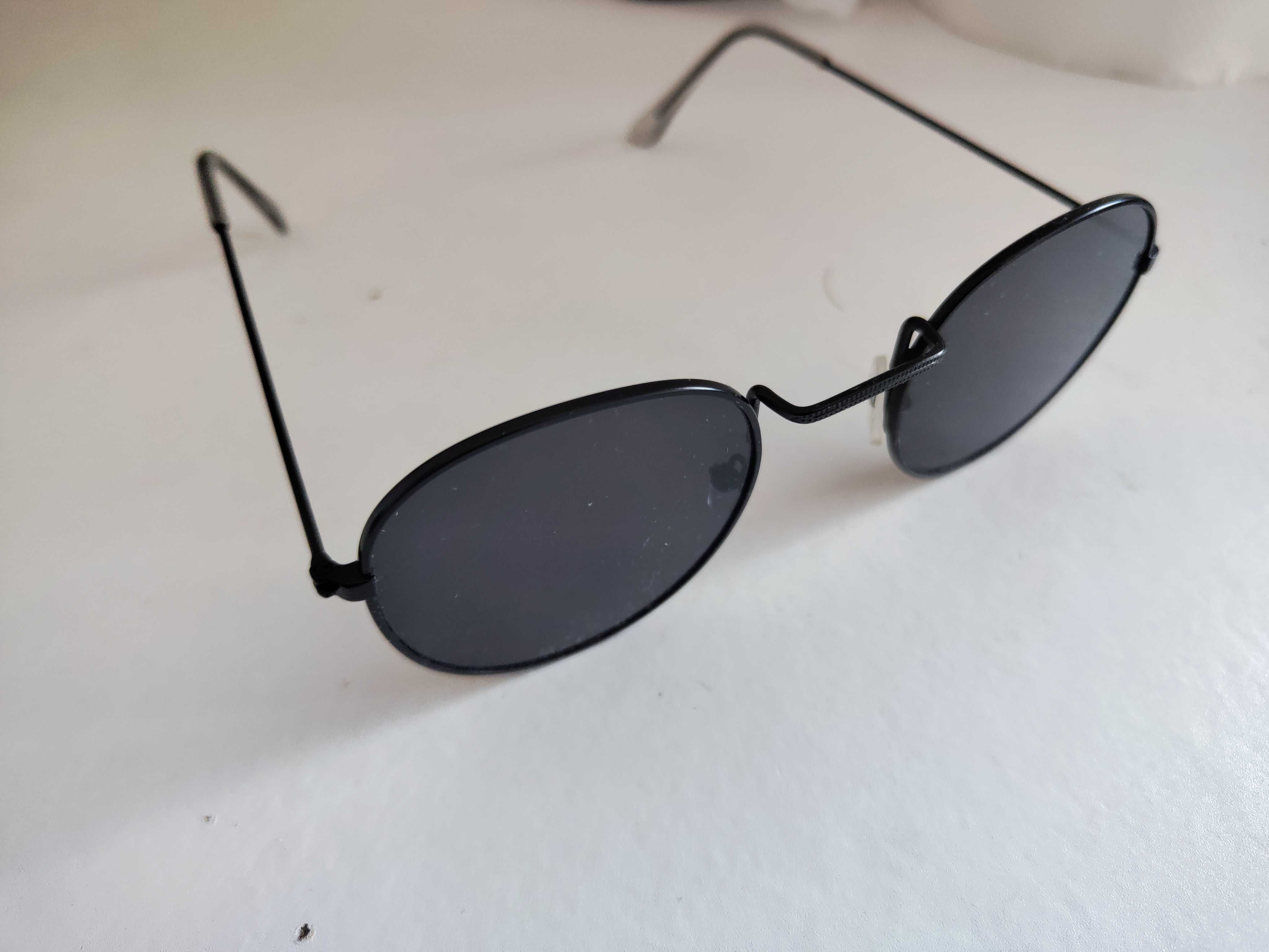 Óculos de sol Oval arredondado pretos