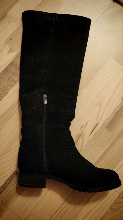 Продам женские зимние сапоги