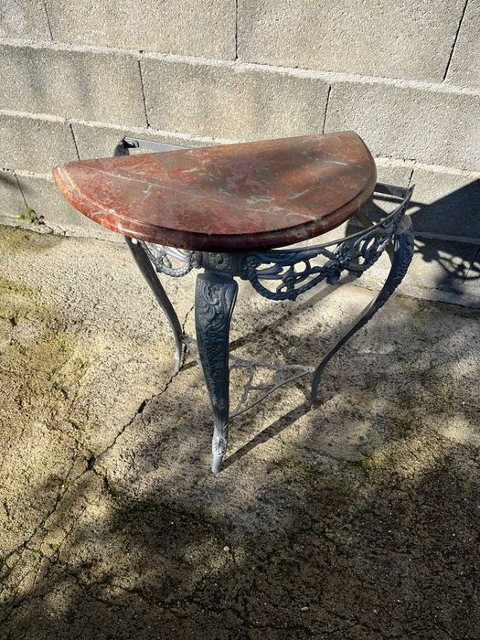 Mesa Pequena de Ferro com Tampo de Mármore Rosa