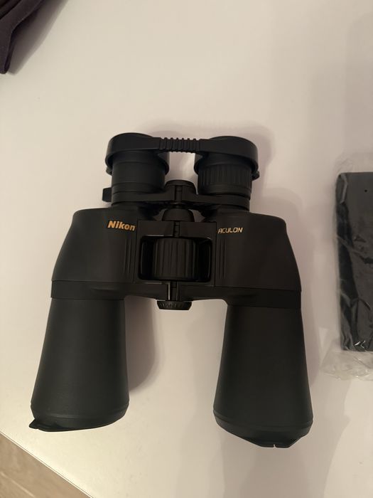 Бінокль Nikon Aculon