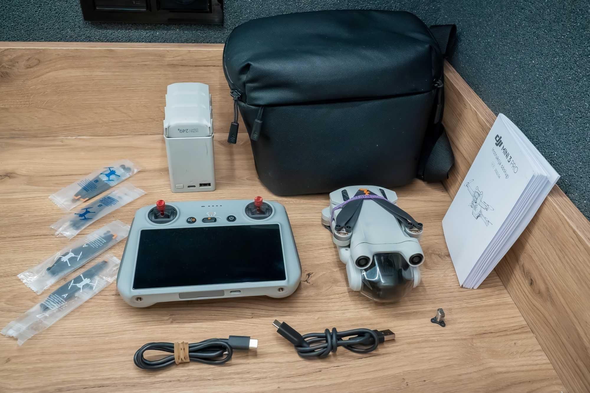 DJI Mini 3 Pro + RC z ekranem + Fly More Combo 4 baterie przebieg 47h