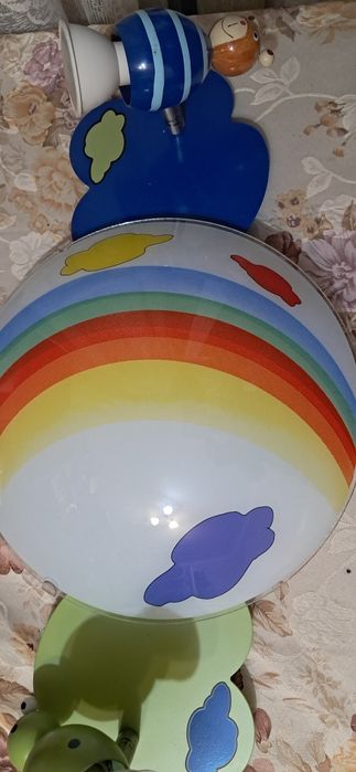 Люстра в дитячу,з однієї лампочкою та двома допоміжними