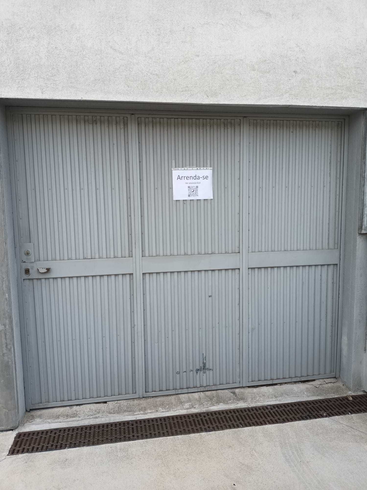 Garagem para 2 ou 3 carros fechada - gaia