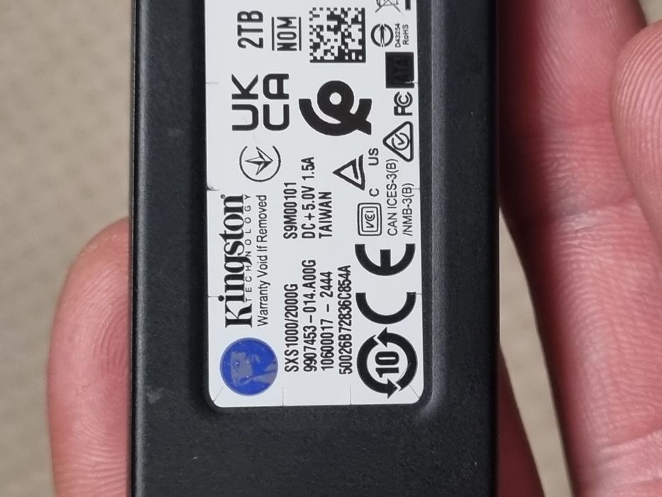 Зовнішшій SSD накопичувач 2TB. Kingston XS1000